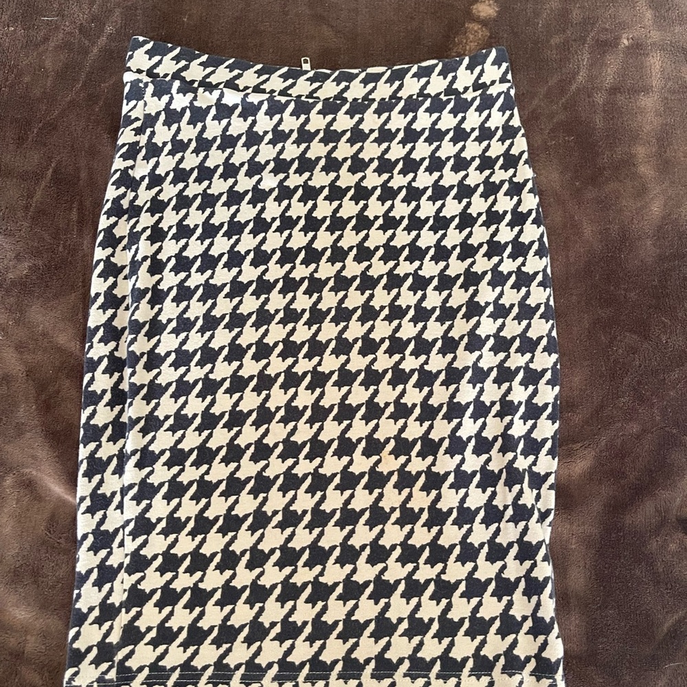 H&M Black & White Houndstooth Pencil Skirt